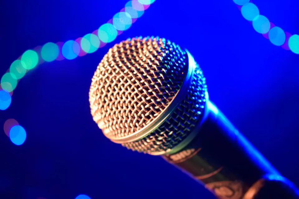 Cầu trượt và nhà bóng
